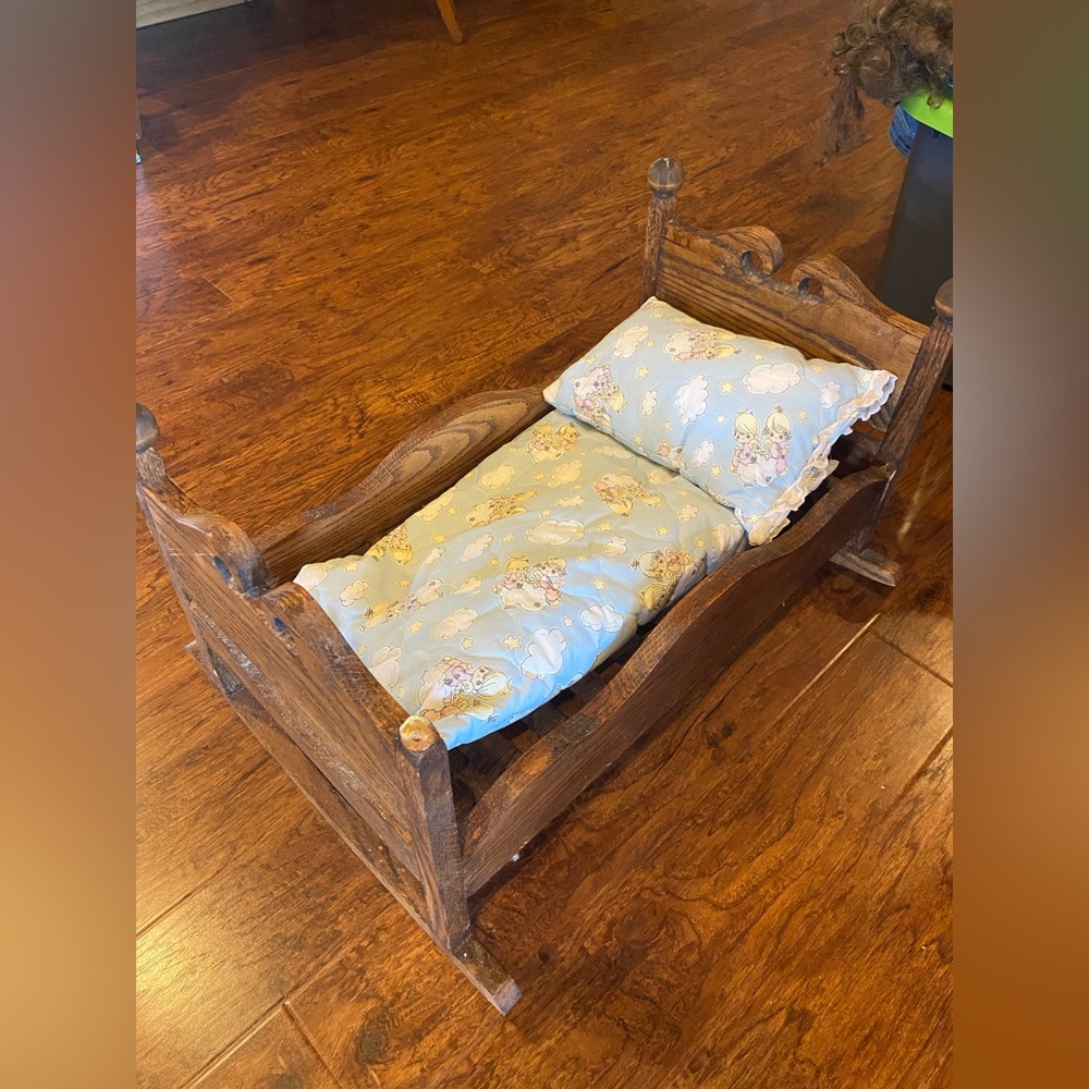 Vintage baby/baby doll rocking crib